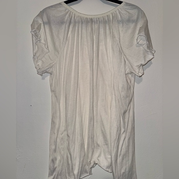 🎉White Flutter Sleeve Blouse - Picture 3 of 3